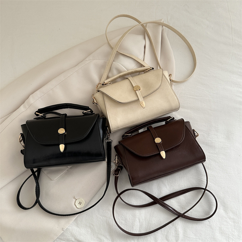 Retro, trendy, casual, early spring 2025, high-quality, casual for going out, hand-held, shoulder bag, crossbody, underarm bag for women Application Scenario