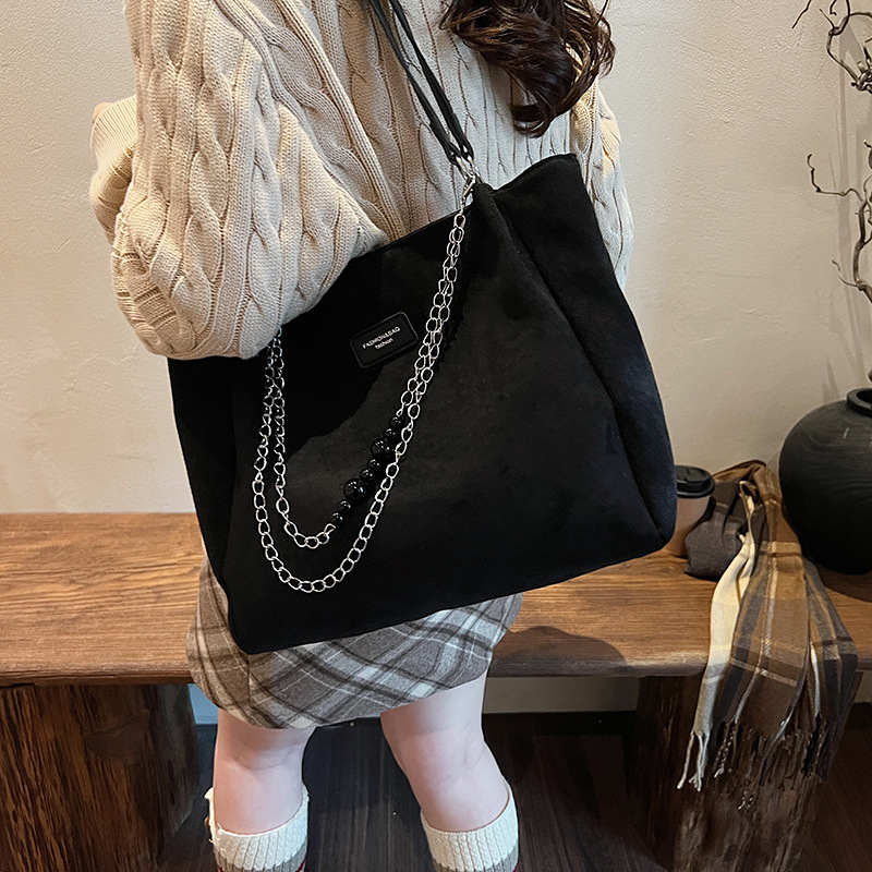 Retro matte large-capacity bag for women, 2024 new winter versatile crossbody bag, single-shoulder commuter tote bag details Picture