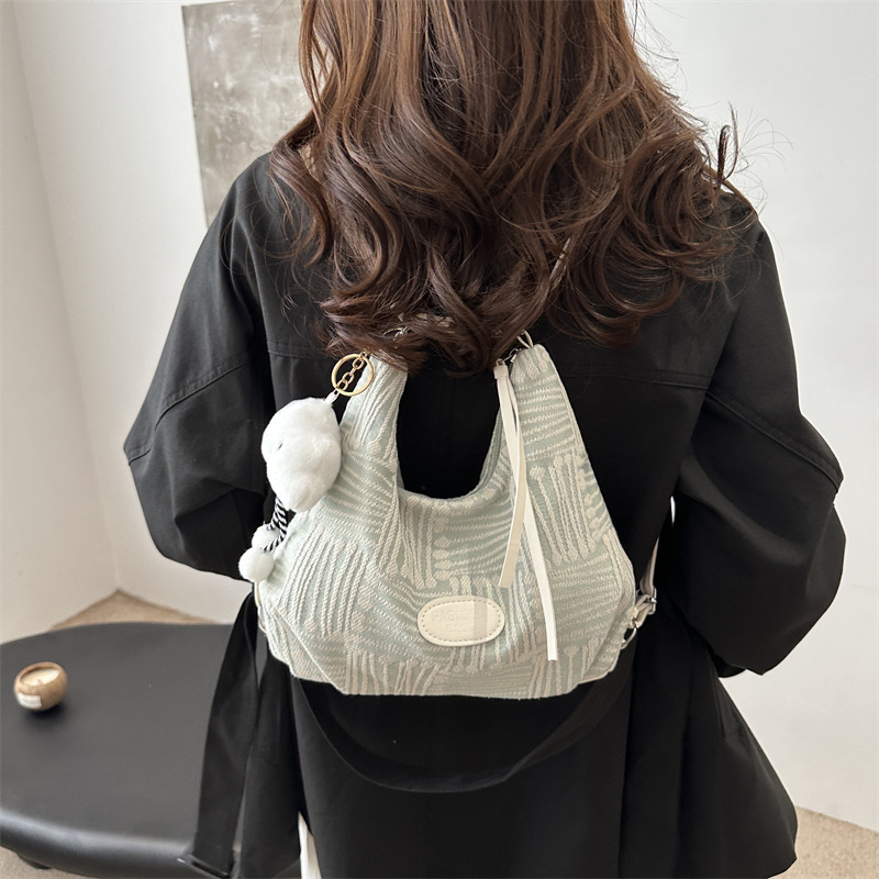 This character pattern 2024 Autumn new style fashionable, lightweight, casual, large-capacity, simple and stylish crossbody tote single-shoulder bag details Picture