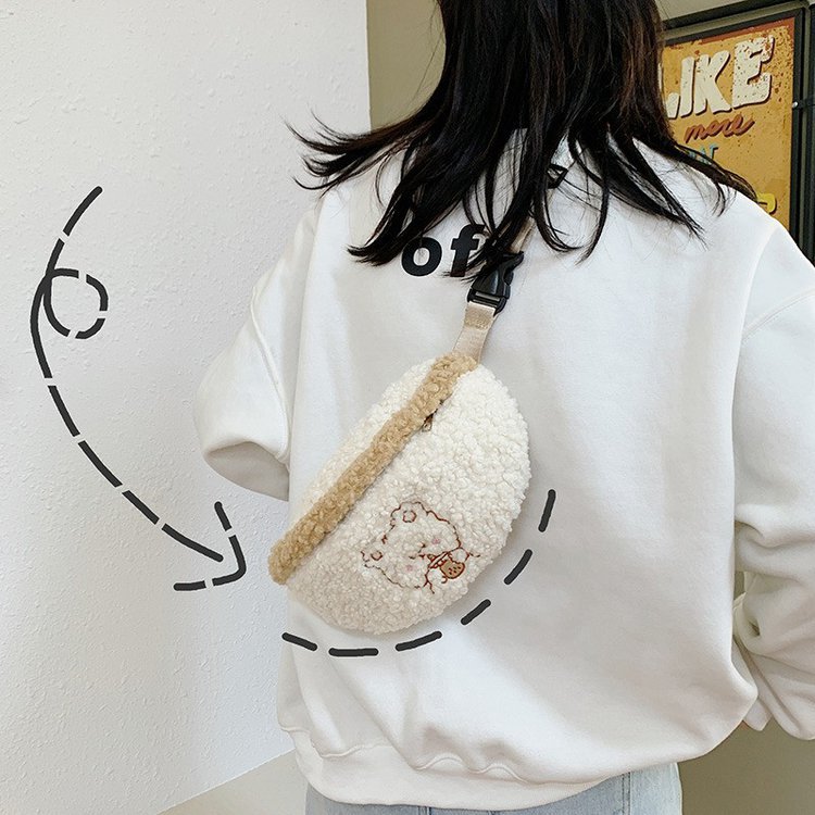 The 2020 autumn/winter new Japanese vintage style, cute and adorable cartoon embroidery, little bear soft girl, lamb fur single-shoulder crossbody bag details Picture