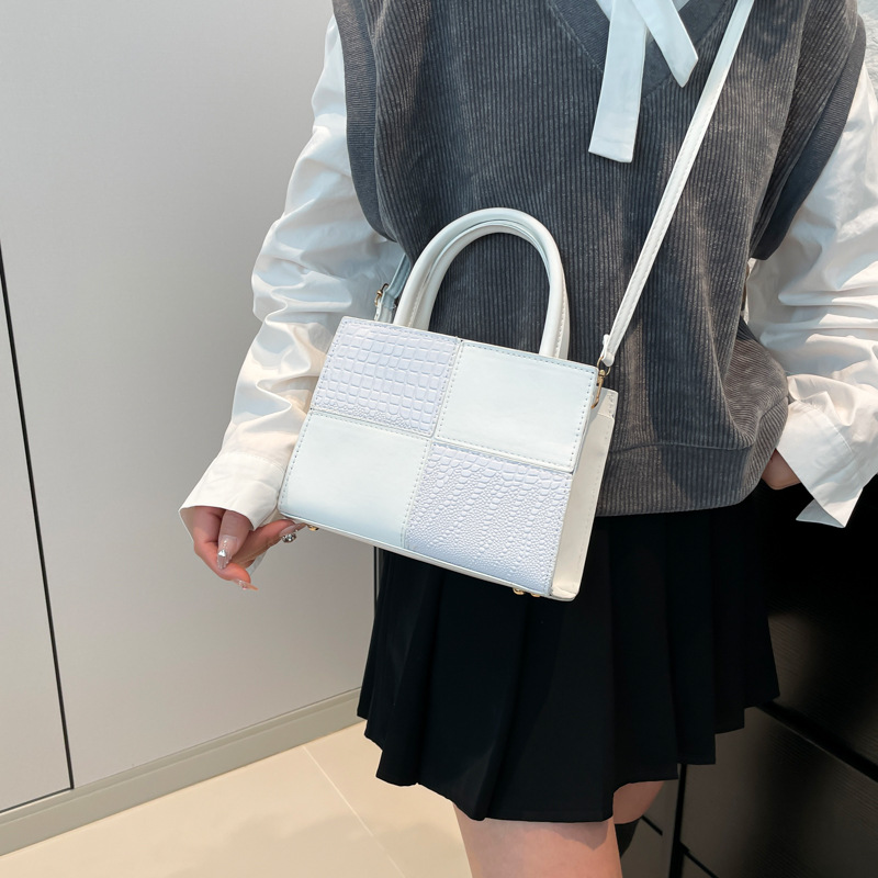 This large-capacity crocodile print handbag with a retro European and American style is a versatile crossbody single-shoulder bag for commuting and work. It is trendy and simple for women details Picture