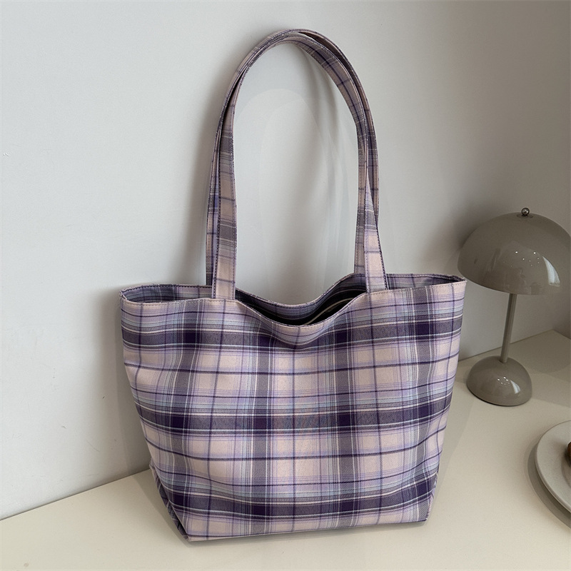 Korean large-capacity underarm bag for women, new checkered tote bag for 2024 autumn and winter, student class crossbody bag full figure