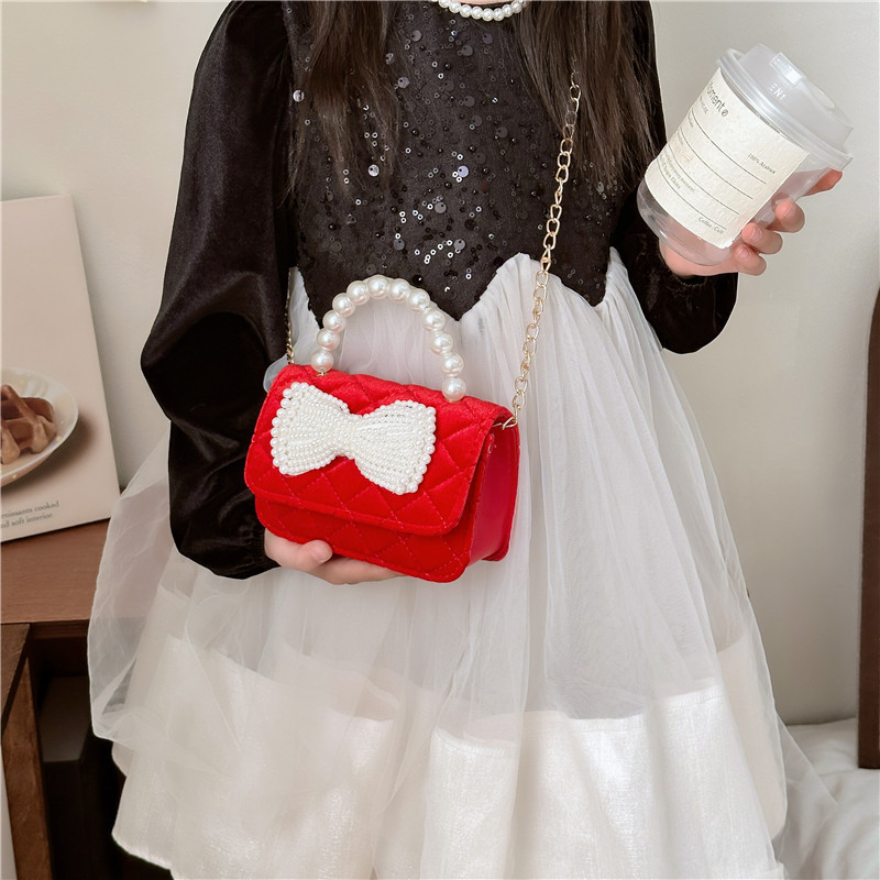 New Year's style small chanel-style bag for girls, stylish red New Year greeting bag for girls, princess pearl hand-carried accessory small bag Specification drawing