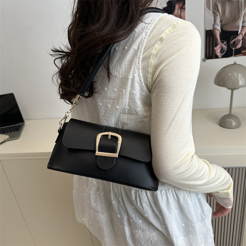 High-end hand-held underarm bag for women 2025 cross-border new style, retro horseshoe buckle, fashionable single-shoulder crossbody baguette bag details Picture