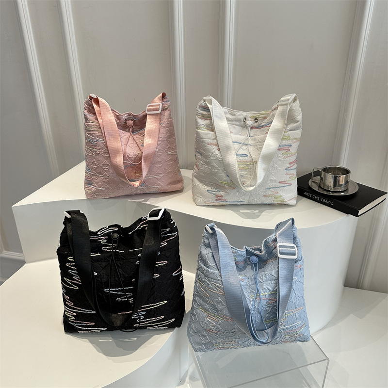 New Chinese-style rainbow striped embroidered bucket bag, 2025 new Summer diamond-shaped chain single-shoulder bag, stylish and trendy crossbody bag Application Scenario