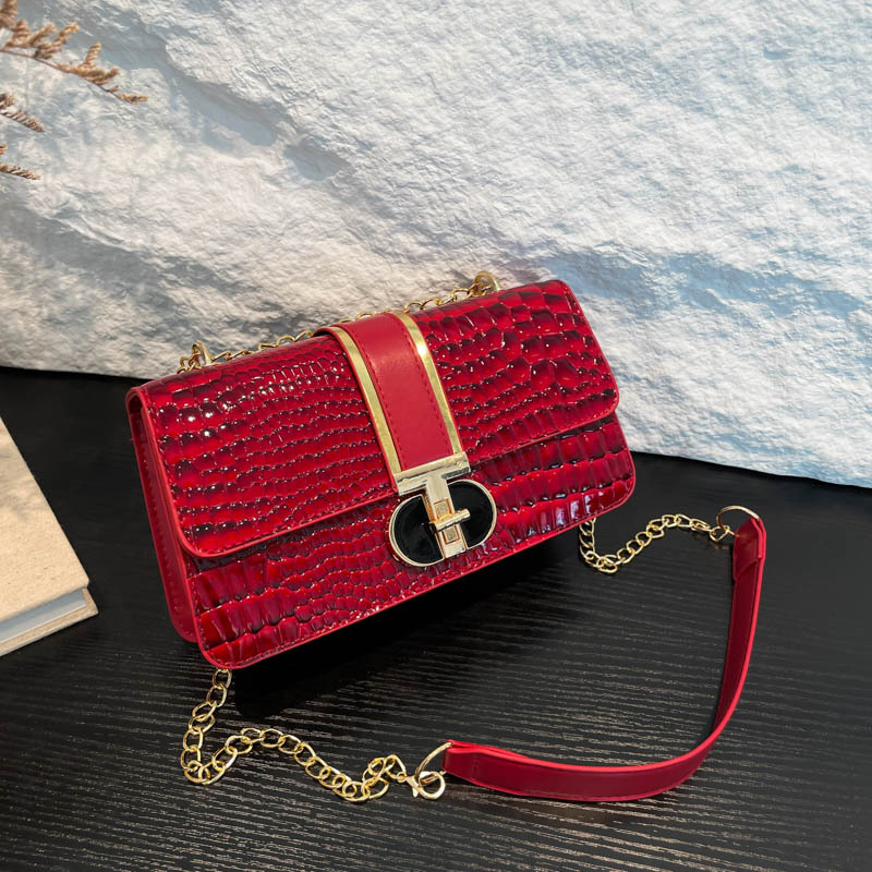 Retro patent leather crocodile pattern handbag for women 2024, a new fashion commuting single-shoulder crossbody bag, a niche women's bag full figure