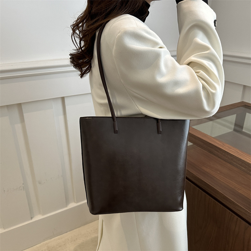 A new Korean spring 2025 vintage tote bag for women, versatile and large-capacity single-shoulder bag details Picture