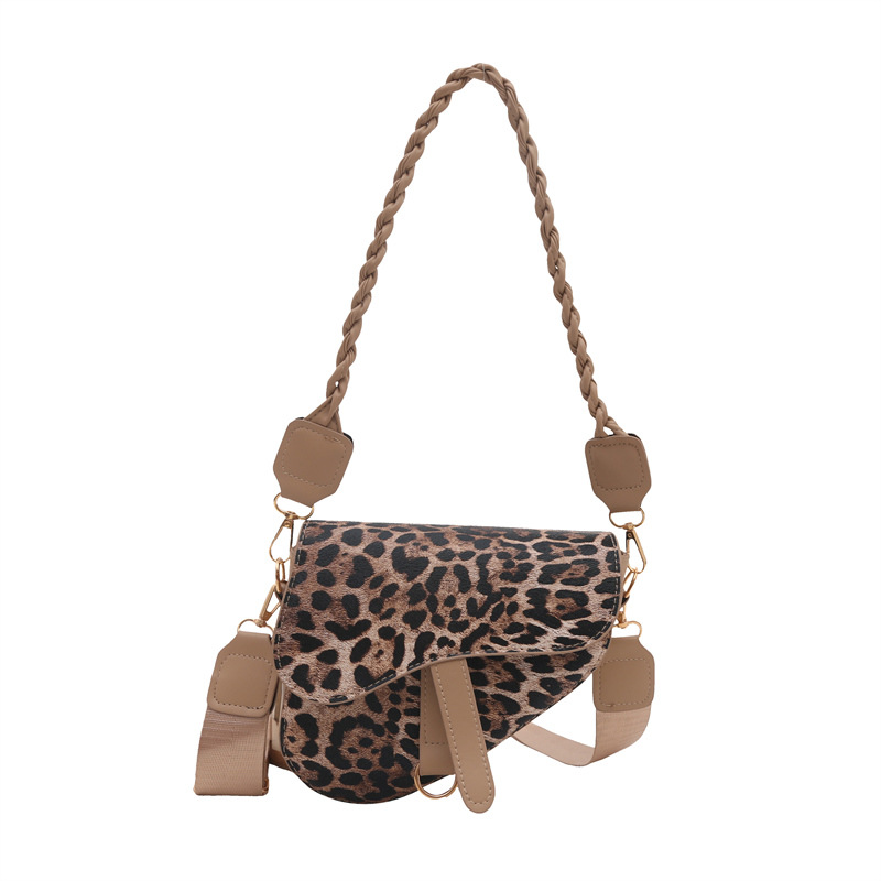 A new niche design leopard print saddle bag for women's 2024 winter commuting single-shoulder crossbody bag Item Picture