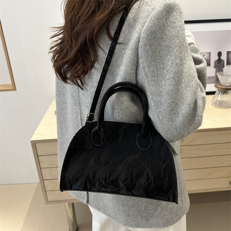 Cross-border retro deerskin fleece hand-held commuter bag, 2024 winter new trendy tote bag, large-capacity crossbody bag Specification drawing