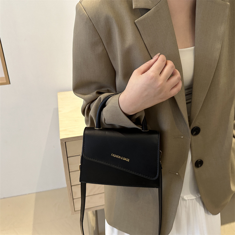 Cross-border retro small bag for women, 2024 new style fashionable winter single-shoulder crossbody bag, high-end ladies' hand-held small square bag Specification drawing