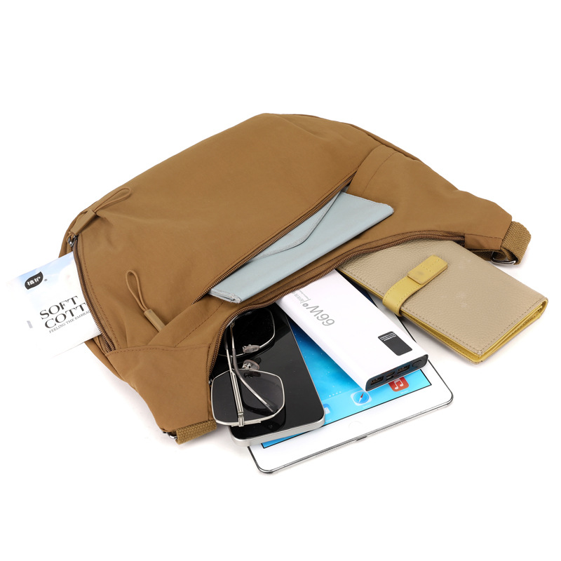 The 2025 new stylish and laid-back large-capacity crossbody bag, simple and versatile nylon women's bag, trendy and lightweight single-shoulder bag details Picture