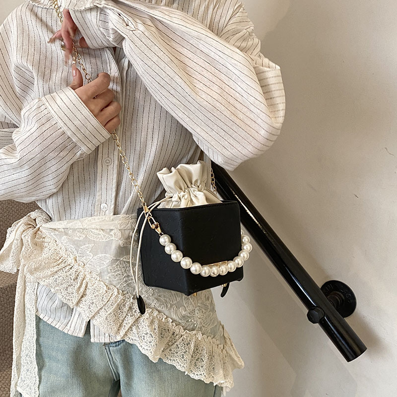 Cross-border retro texture hand-held small bag for women, 2025 new niche bucket bag, simple and versatile single-shoulder crossbody bag details Picture