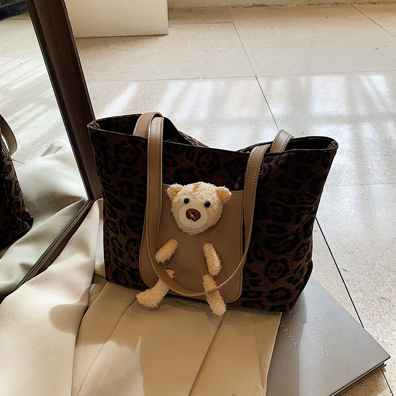 Cross-border leopard print canvas bag for women, large capacity 2024 new autumn and winter versatile casual single-shoulder shopping bag tote bag full figure