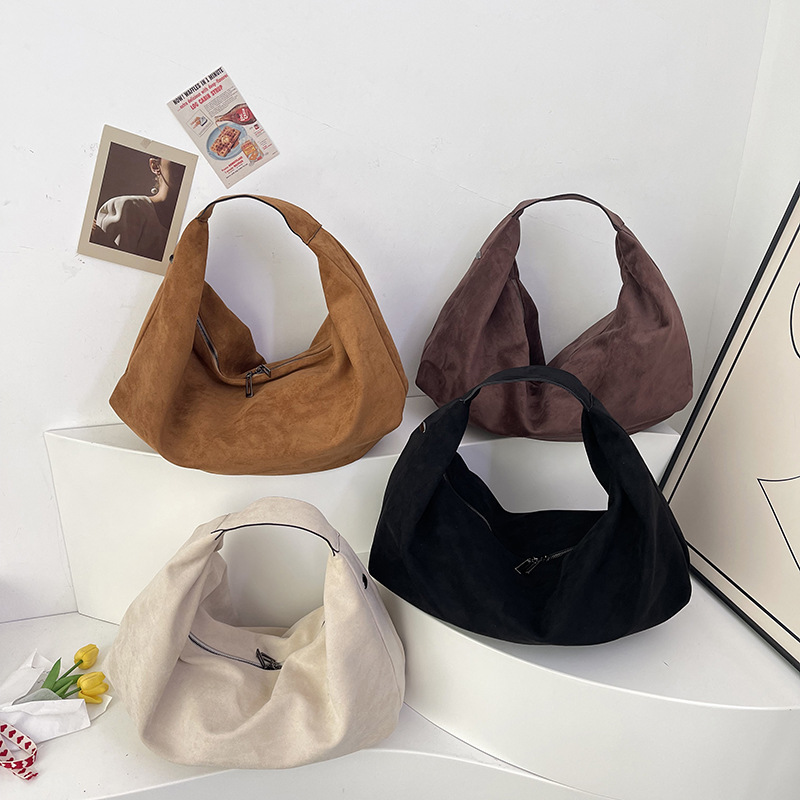 Cross-border pleated women's bag, fashionable and casual single-shoulder armpit bag, large-capacity European and American trendy tote bag, commuting bag Application Scenario