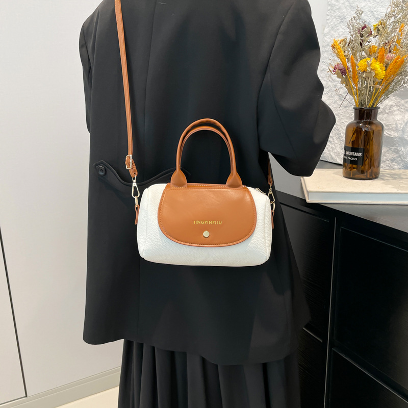 French Pillowbag for women 2025 new Spring color contrast Boston pillowbag, fashionable hand-held shoulder crossbody bag Specification drawing
