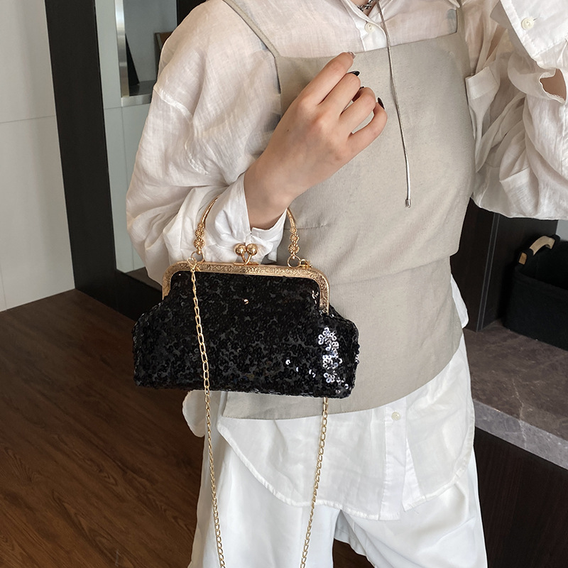 High-end quality and elegant banquet hand-held small bag, women's dinner bag, chain crossbody shell bag, cross-border trend details Picture