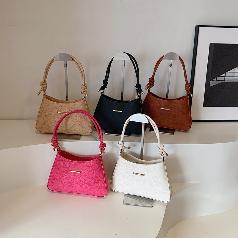 High-end single-shoulder underarm bag for women, 2024 new style simple and fashionable baguette bag, retro and versatile, popular cross-border women's bag Application Scenario