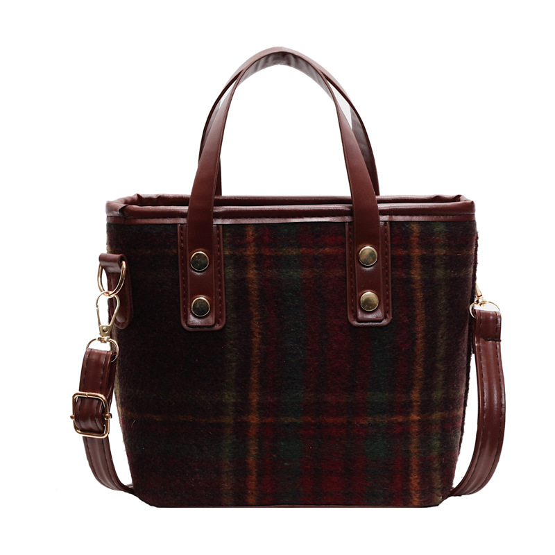 New 2024 stylish checkered handbag, single-shoulder underarm bag, women's large-capacity commuter tote bag Item Picture
