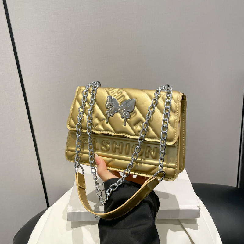 This year, the butterfly small bag for women's spring 2025 is in vogue. It's a stylish and versatile chain crossbody bag and a single-shoulder small square bag full figure