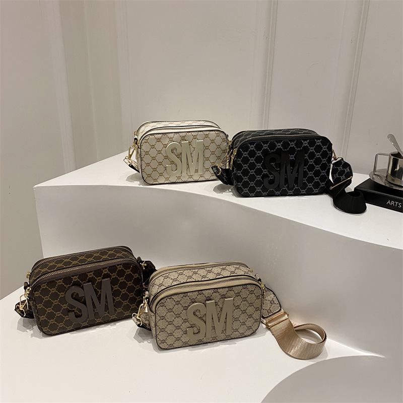 Spring 2025 new camera bag, wide shoulder strap, single-shoulder bag, small square bag with letters, fashionable, simple and stylish crossbody bag for women Application Scenario