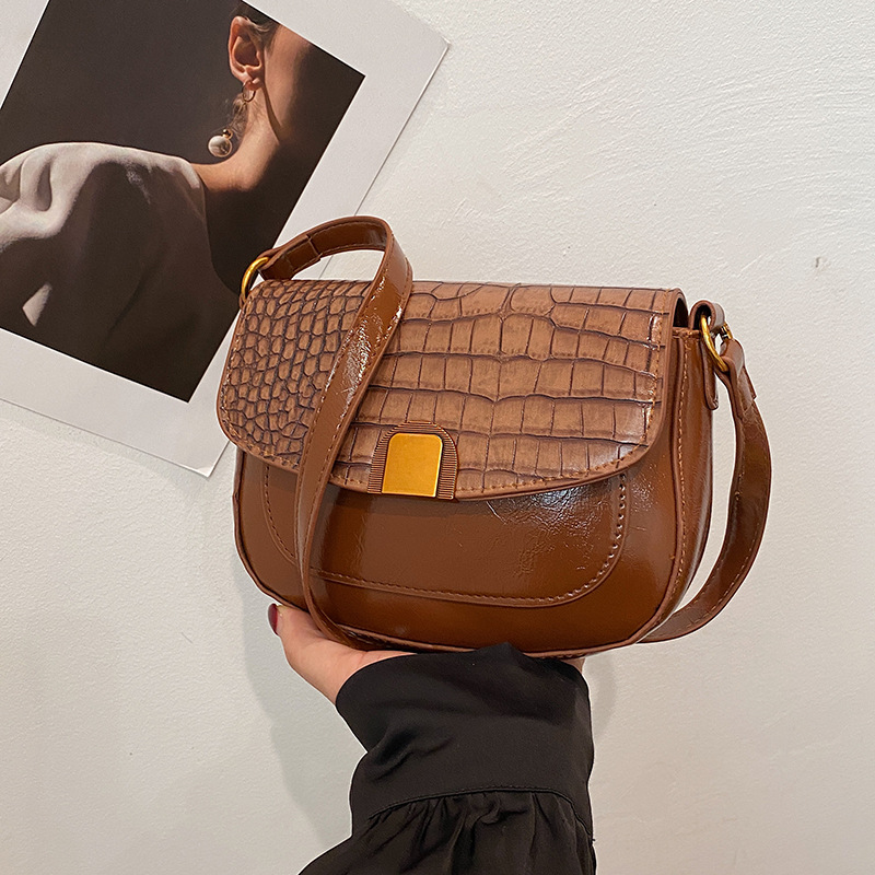Spring trend retro underarm bag for women 2025 New style casual and fashionable saddle bag stone pattern trendy crossbody bag full figure