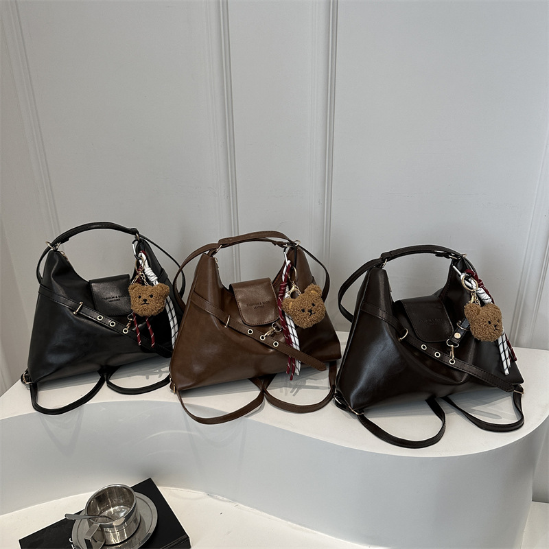 Autumn and winter large-capacity backpack for women, 2024 new style fashionable commuting bag, versatile crossbody tote bag Application Scenario