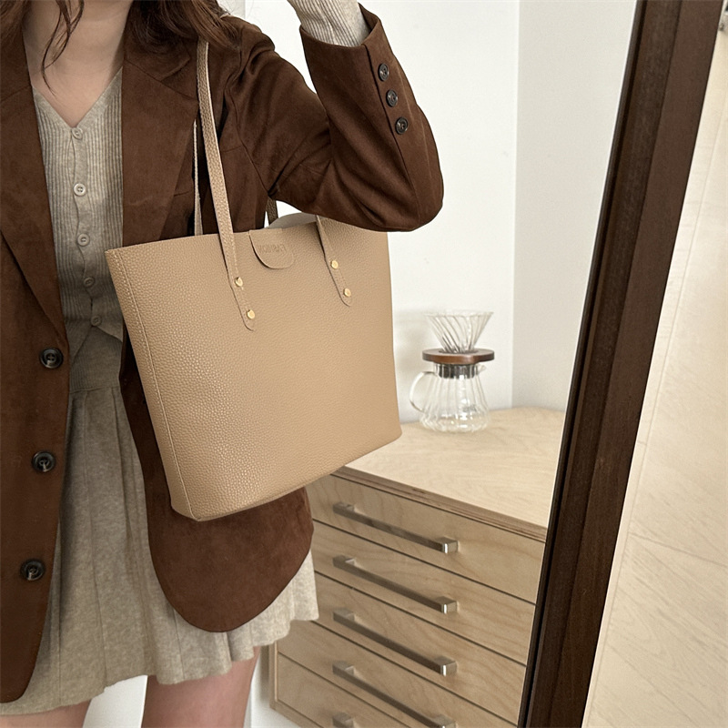 Large-capacity 2024 new women's bag, fashionable and retro hand-held shoulder bag, simple and versatile tote bag, commuting bag details Picture