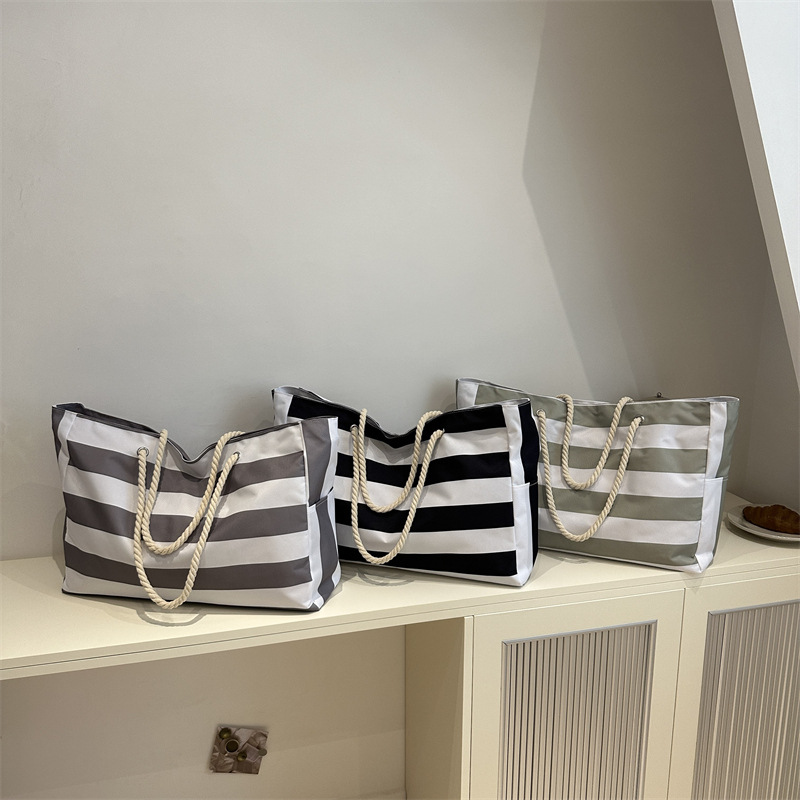 The 2024 autumn new style Japanese casual retro striped single-shoulder bag is fashionable, simple and has a large capacity underarm tote bag for women Application Scenario