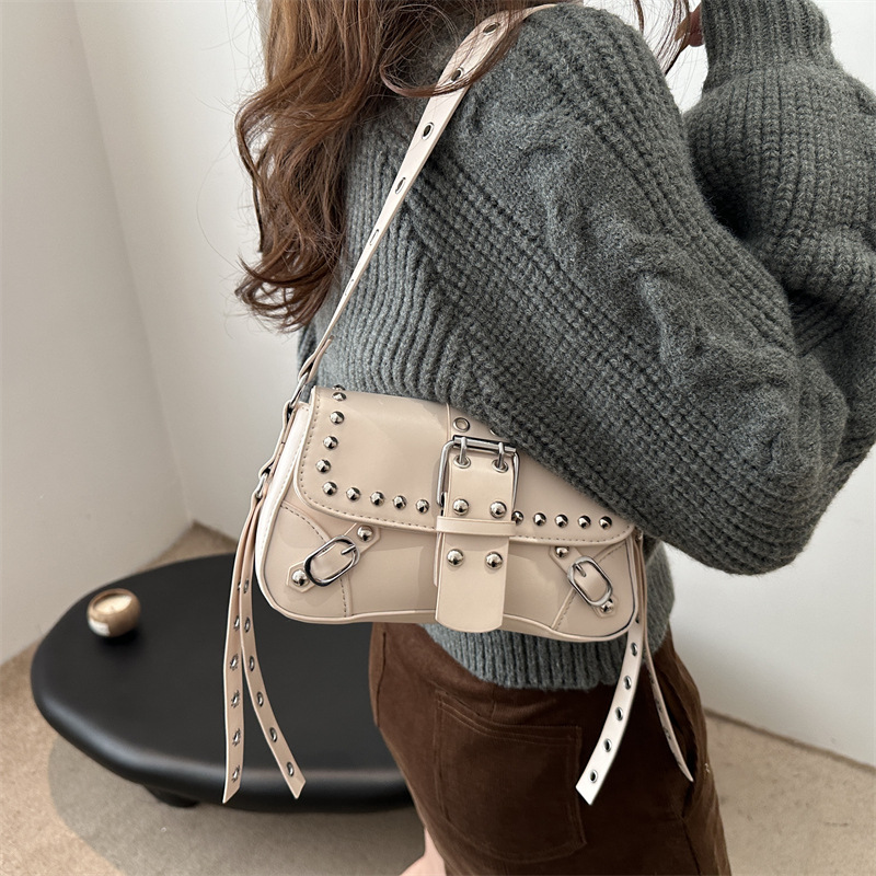 The 2025 new stylish and trendy rivet leopard print individual design motorcycle single-shoulder crossbody bag and underarm baguette bag details Picture