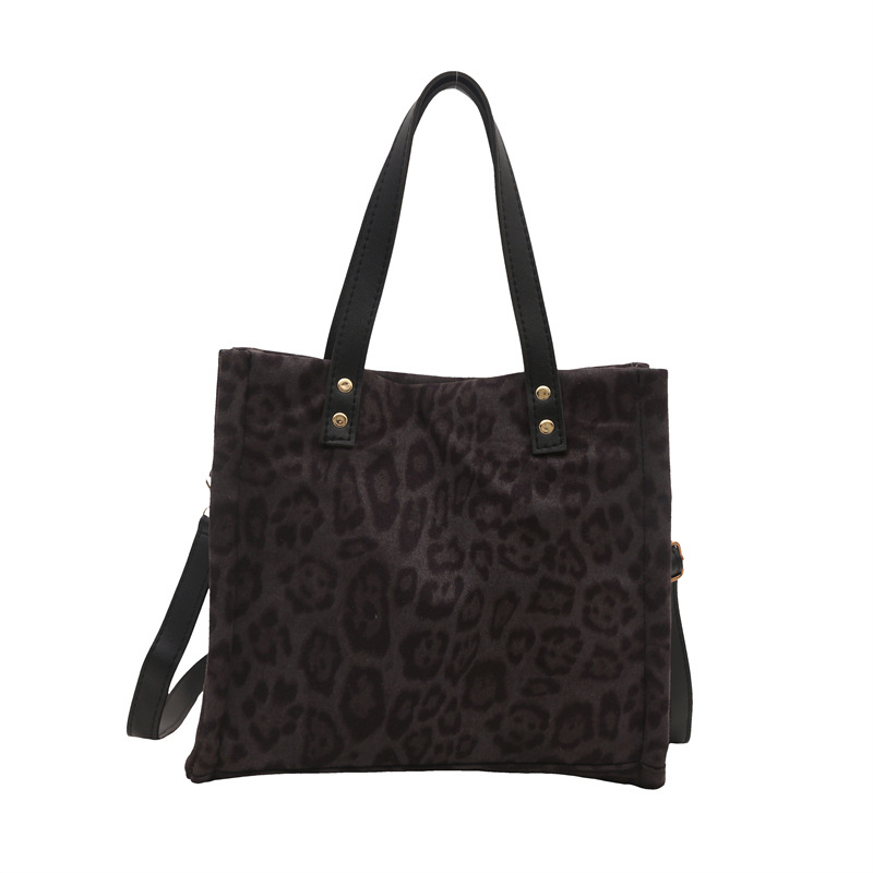 The 2024 new trendy, fashionable, elegant, artistic, and niche design large-capacity tote bag is a stylish single-shoulder bag for commuting Item Picture