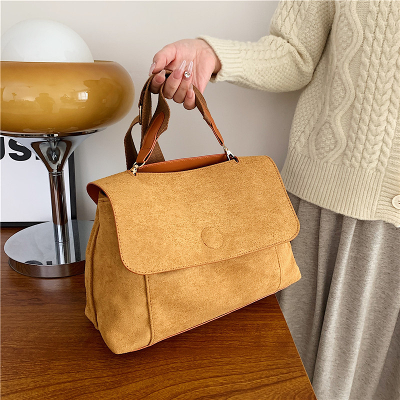 A new cross-border trendy crossbody bag from Japan and South Korea, a deerskin velvet women's bag, a versatile commuting bag, and a single-shoulder handbag full figure