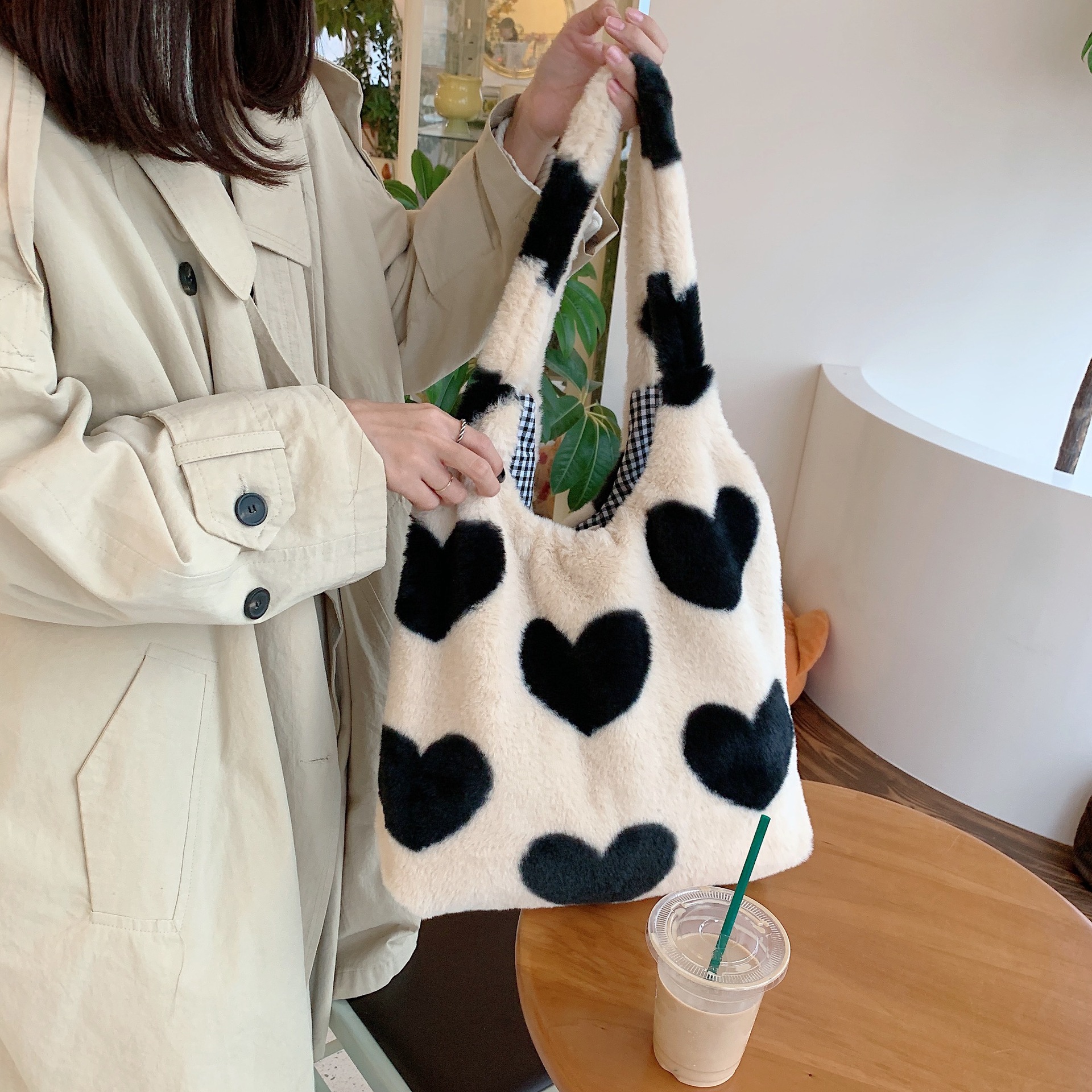 210281 Autumn/Winter new plush heart-shaped tote bag for women, single-shoulder large-capacity vest bag, ins Korean trend Specification drawing