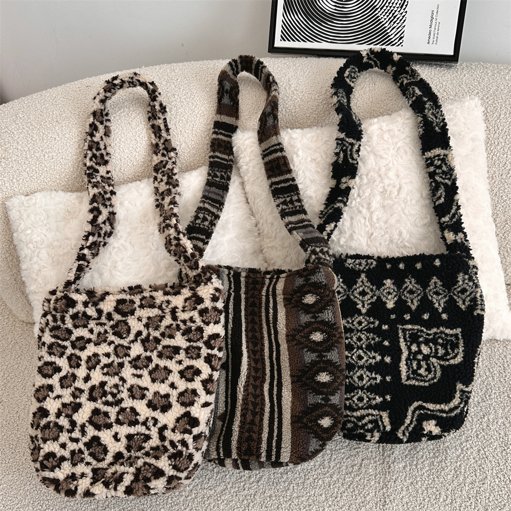 410241 Autumn/Winter Edition Korean style leopard print woolen underarm bag, women's bucket bag, large-capacity single-shoulder bag full figure