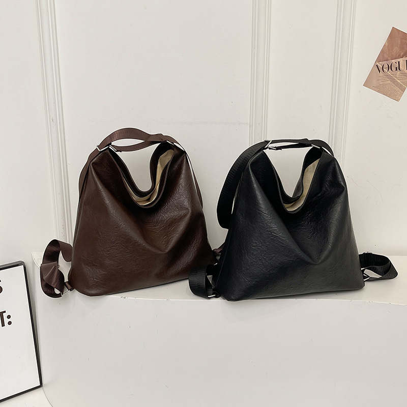 2024 New women's bag, large-capacity bag, crossbody single-shoulder bag, retro and fashionable backpack for students' classes, commuting bag Application Scenario