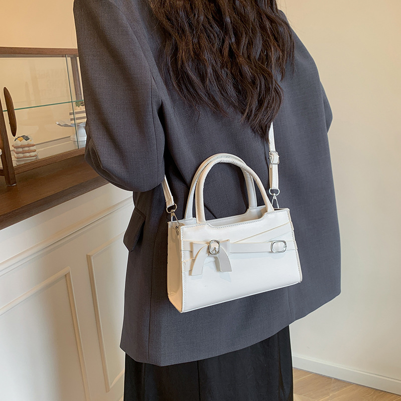 The new cross-border small square bag for women is a fashionable and high-end single-shoulder bag with a hand-held bow. It is a simple and versatile crossbody bag Specification drawing
