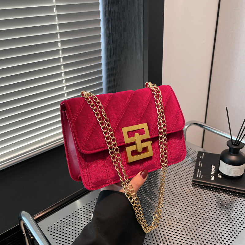 High-end chain small square bag for women 2025 new style fashionable shoulder bag, cross-border quality commuting versatile crossbody bag full figure