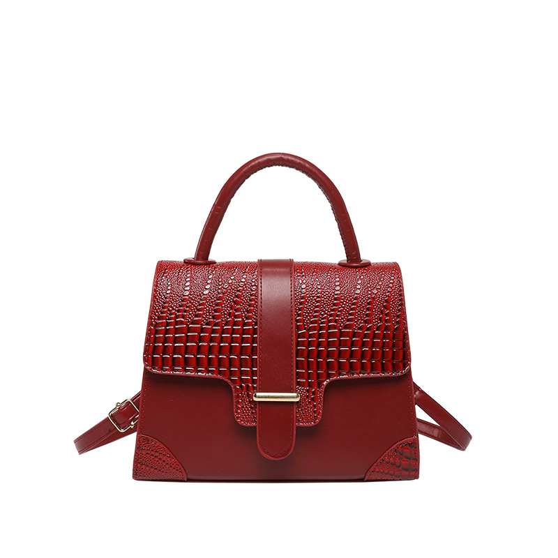 This is a trendy solid-color crossbody bag for women in the spring of 2025, featuring a casual and stylish style. It is a small square bag with a single shoulder and armpits Item Picture