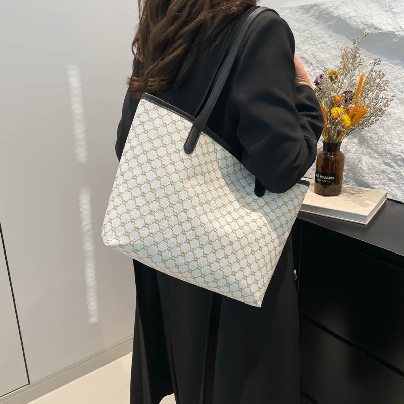 High-end large bag, 2024 new trendy women's bag, single-shoulder bag, large capacity, versatile for commuting, hand-held tote bag details Picture