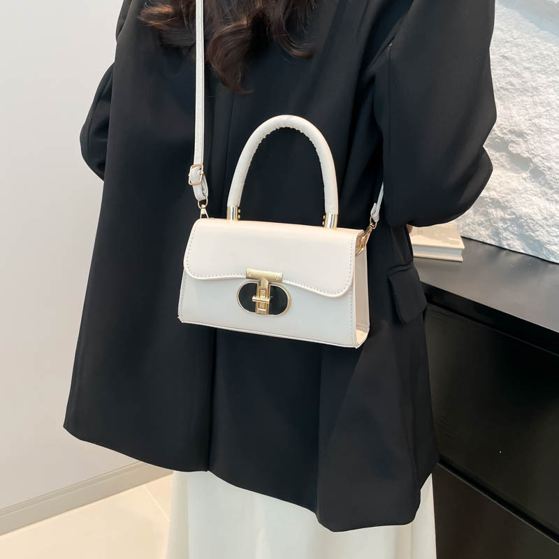 Casual and fashionable handbag, simple and retro small square bag for women, Spring 2025 new style women's bag, casual and retro single-shoulder bag details Picture