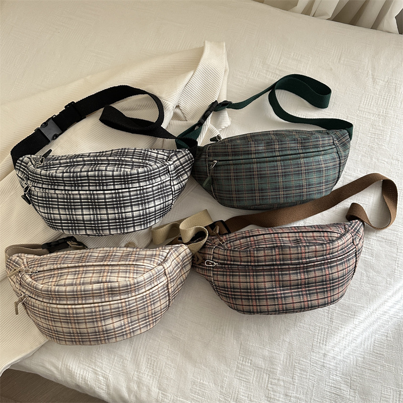 Cross-border retro checkered single-shoulder bag for women, Spring 2025 new wide shoulder strap saddle bag for going out Application Scenario
