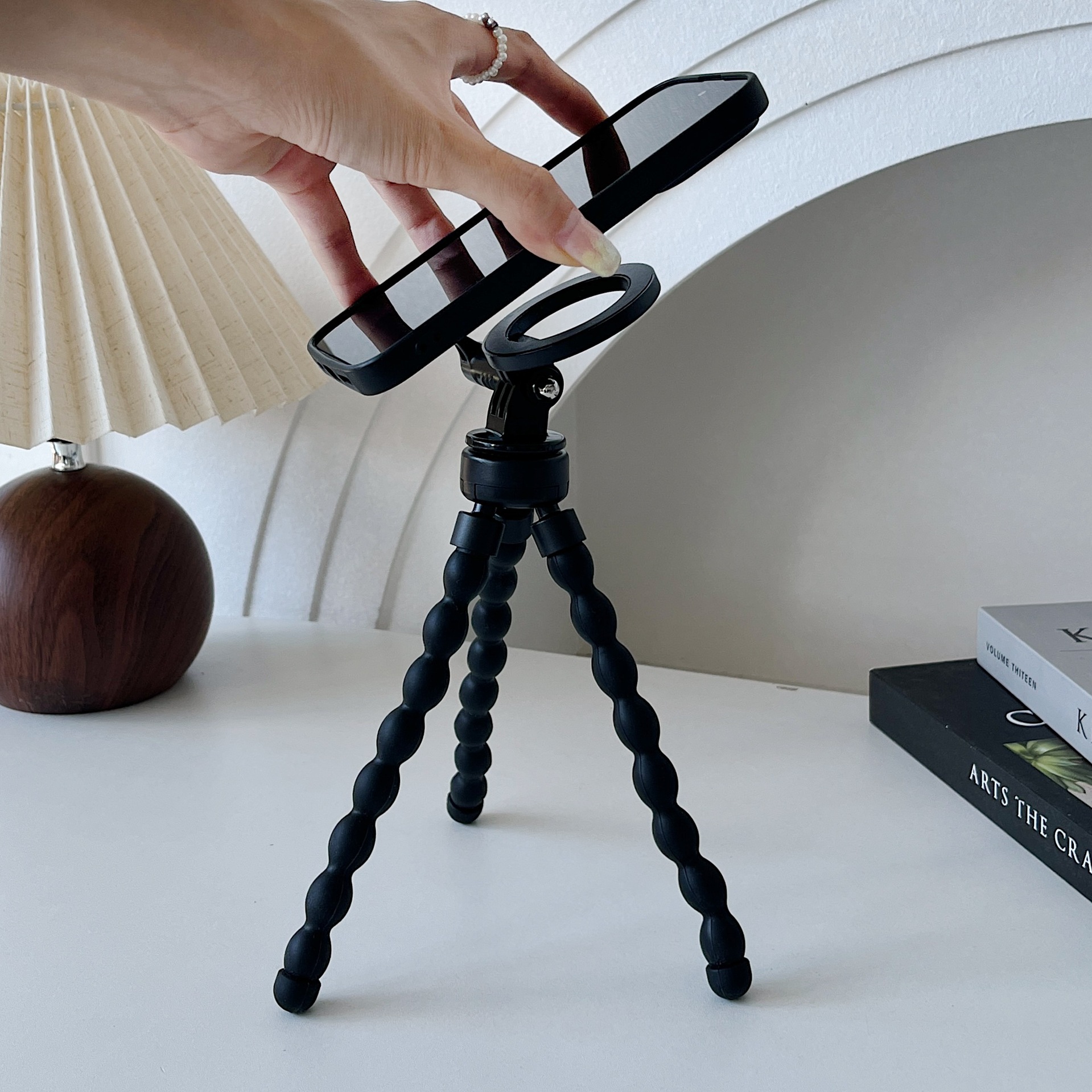 MAGSAFE magnetic phone stand, tripod, Octopus flexible phone shooting stand, universal for taking photos and videos full figure