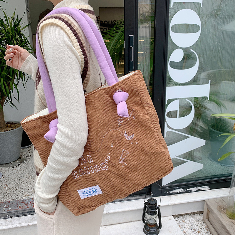 【 In Stock 】210283 Korean-style embroidered single-shoulder bag, Starry Sky and Moon tote bag, large capacity for students attending classes Application Scenario