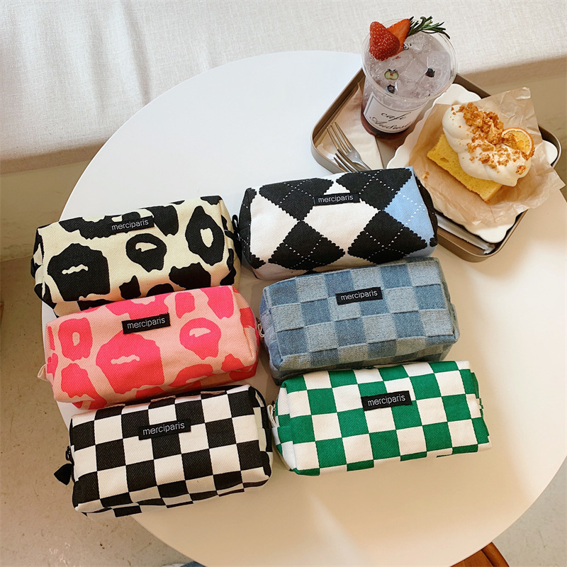 11021ins style salt-themed artistic pen case, large capacity Japanese and Korean girl student stationery pencil case, storage makeup bag details Picture