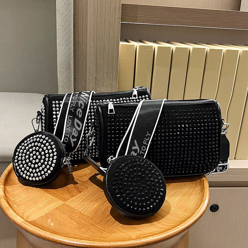New Winter 2024 trendy bags: Women's fashion shiny diamond bag, crossbody small square bag, simple underarm single-shoulder bun, mother bag Application Scenario