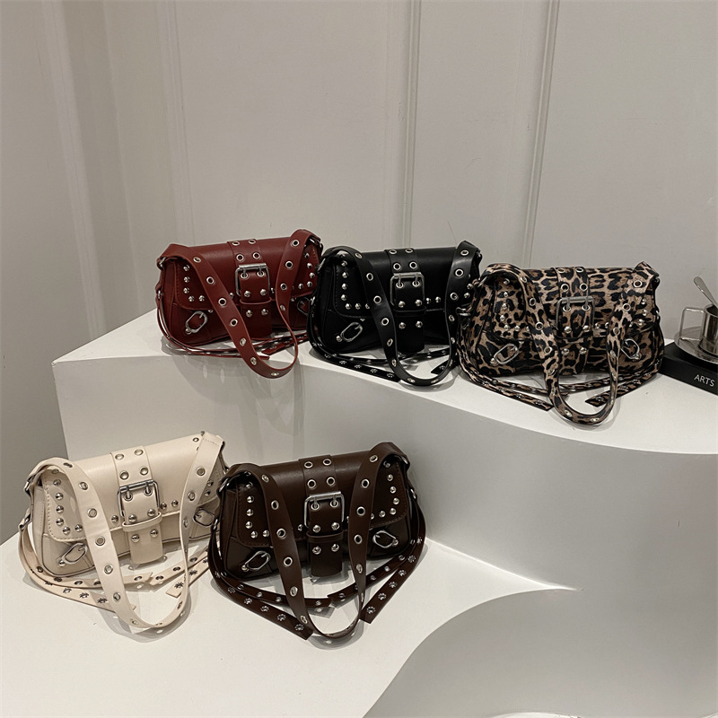 The 2025 new stylish and trendy rivet leopard print individual design motorcycle single-shoulder crossbody bag and underarm baguette bag Application Scenario