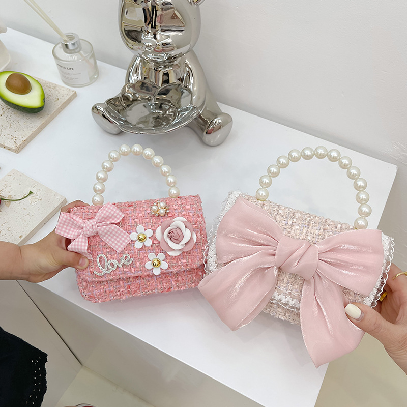 Xiaoxiangfeng Autumn and Winter new bow woolen Xiaoxiangfeng girls' handbag, stylish Little girl crossbody bag, coin purse full figure