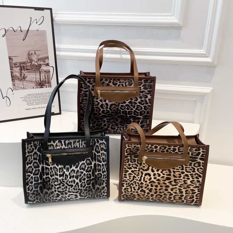 Fashionable leopard print handbag for women, large-capacity 2024 autumn/winter new trendy tote bag, commuting quality crossbody bag full figure