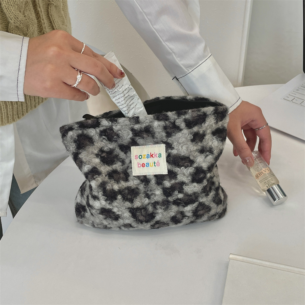 4123 Autumn Plush Makeup Bag Leopard Print Large Capacity Travel skincare Makeup Bag Storage Shopping Clutch Specification drawing