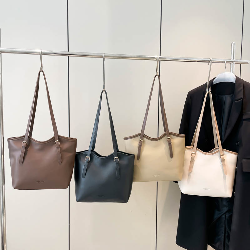 New cross-border large-capacity handbag for women 2025 college students, single-shoulder bag for women, hand-held commuter tote bag for women Application Scenario