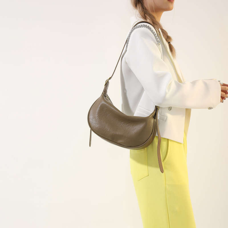 The 2024 autumn and winter collection of fashionable dumplings, solid color, soft dough, hand-held, shoulder, crossbody and underarm bag, is a cross-border trend for women details Picture